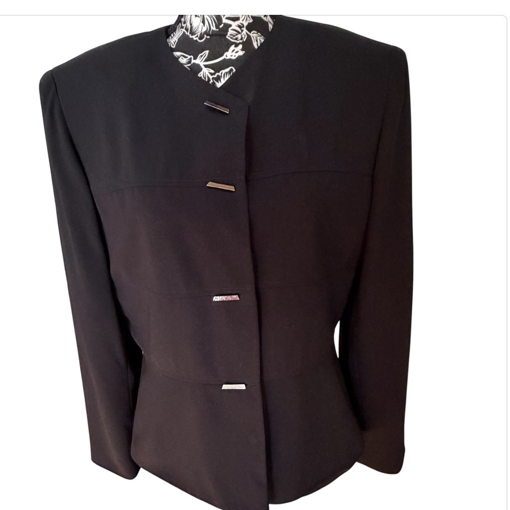 Jones New York size 14 classic black jacket no collar dress up or down